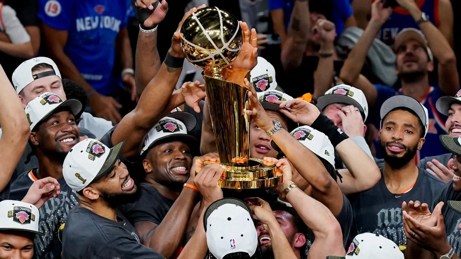 Dustin Safranek-Imagn Images TPX IMAGES OF THE DAY The New York Knicks hoist the trophy after defeating the San Antonio Spurs in game five o